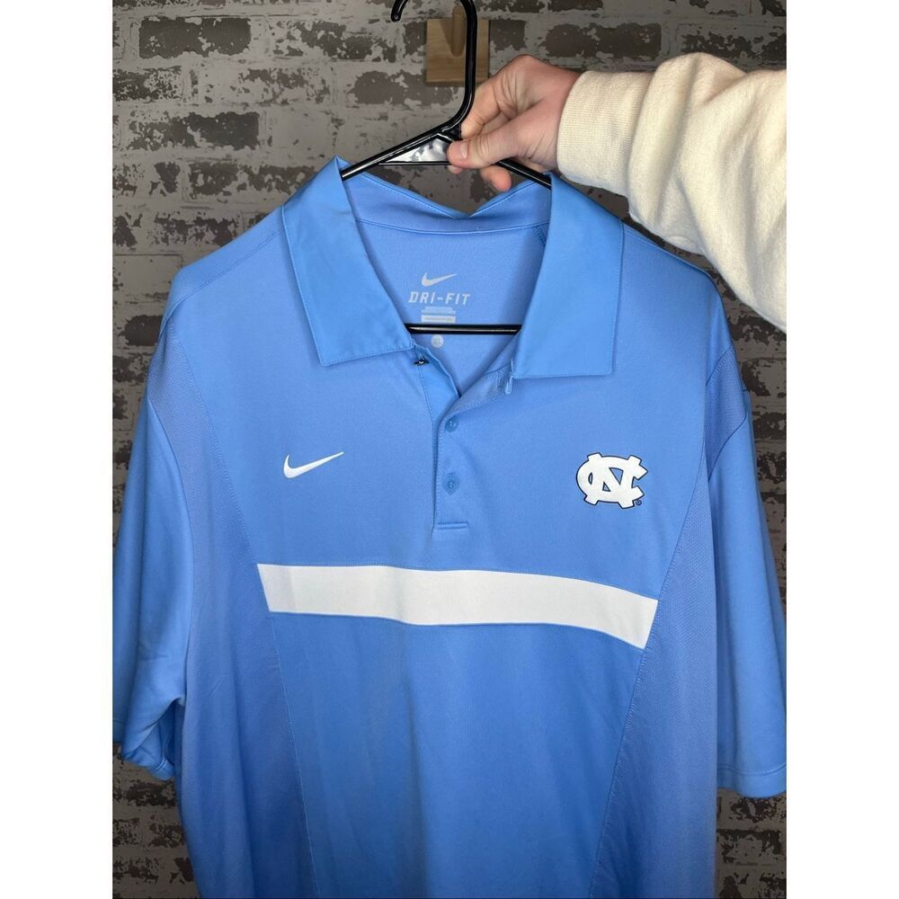 Nike | men North Carolina Tar Heel blue polo
